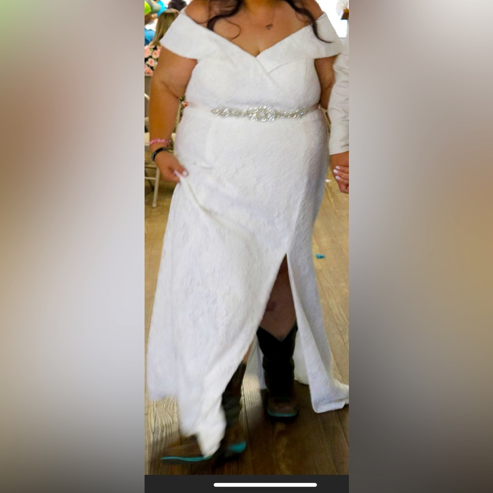 Plus size wedding dress. Worn once for 2hrs. size 20/22 from David’s Bridal.